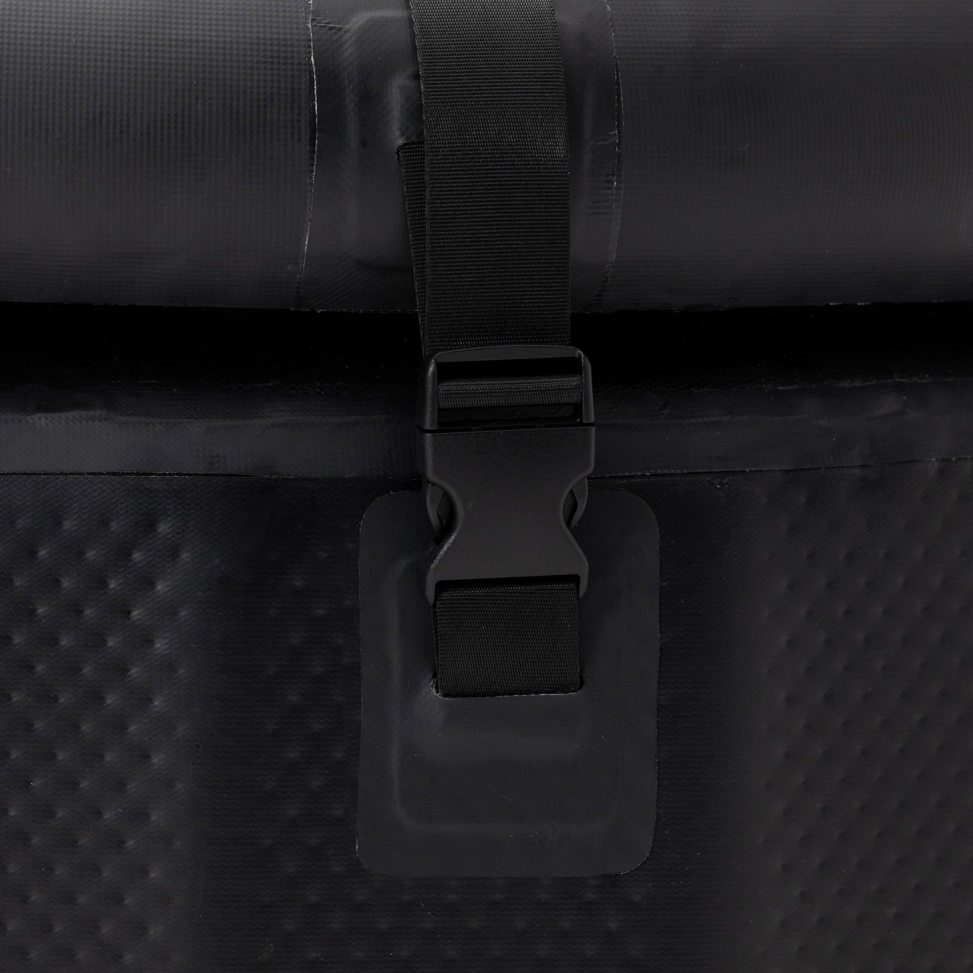 Flo Axis Ice Bath reinforced strap close-up